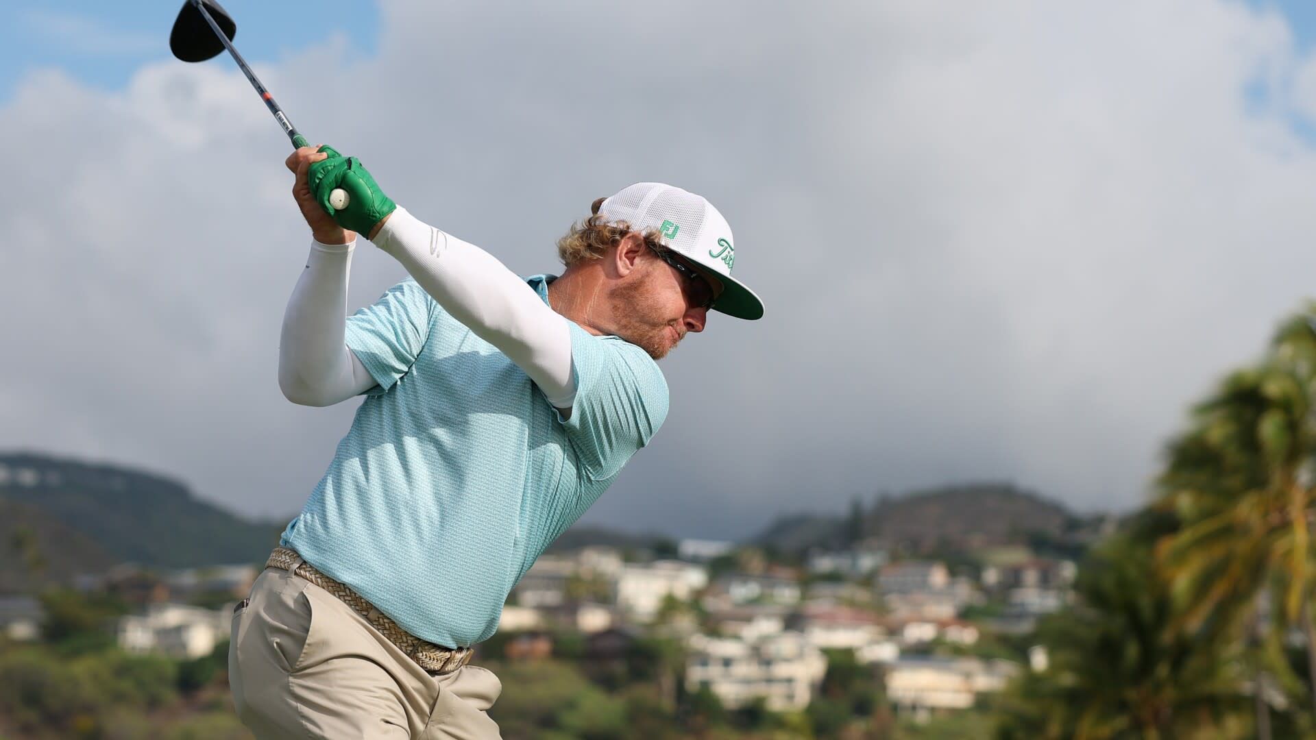 You are currently viewing Charley Hoffman takes bold, unconventional route on Waialae’s 18th hole