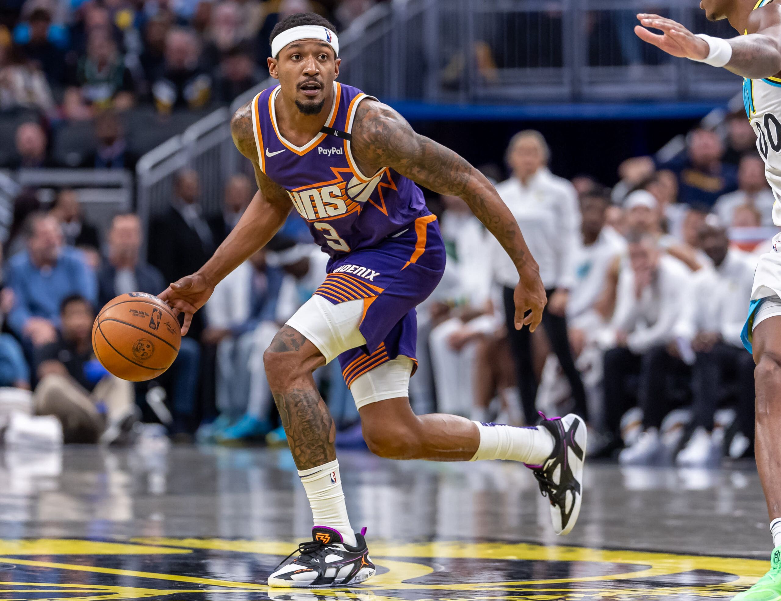 You are currently viewing Bradley Beal has not waived no-trade clause, not discussing trade options with Suns after benching