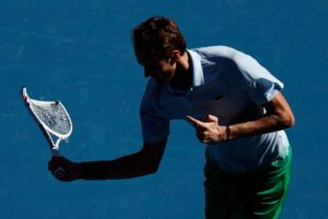 Read more about the article Daniil Medvedev erupts in frustration at Australian Open before advancing