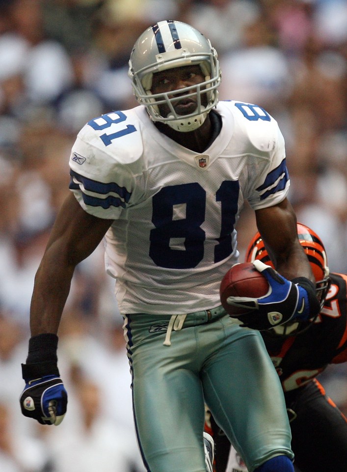 Read more about the article ‘That’s my quarterback’ – Surreal moment tearful Terrell Owens defended Tony Romo for infamous playoff incident