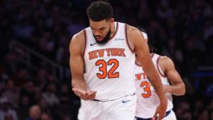 Read more about the article Karl-Anthony Towns returns to lineup, helps Knicks snap losing streak with 112-98 win over Raptors