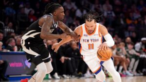 Read more about the article Watch Brunson return from shoulder injury, drop 44, ties Carmelo Anthony with 17 40+ point games as Knick