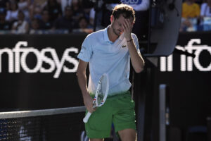 Read more about the article Daniil Medvedev destroys a camera attached to the net at the Australian Open