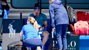 Read more about the article Tearful Ons Jabeur struggles with breathing problems during Australian Open win