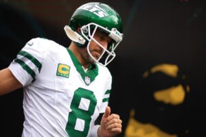 Read more about the article Jets and Packers fans convinced Aaron Rodgers to play his final game with favorite wide receiver