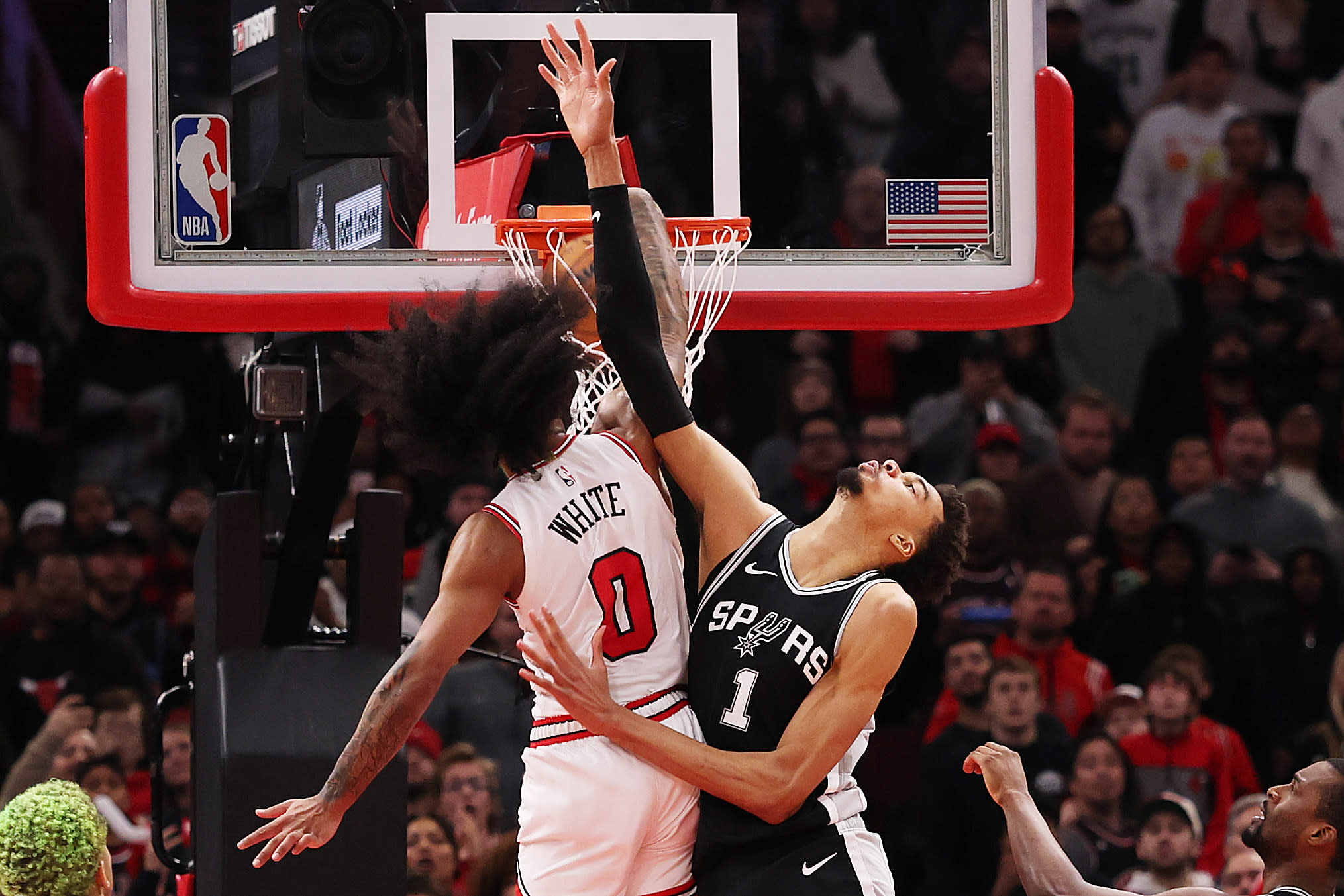 You are currently viewing Bulls’ Coby White puts Victor Wembanyama on a poster with dagger dunk over 7-4 Spurs phenom