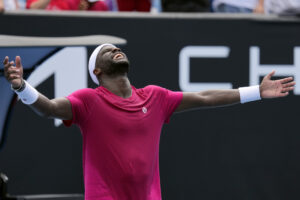 Read more about the article Frances Tiafoe picks up a tough victory after throwing up at the Australian Open