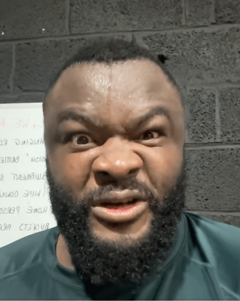 You are currently viewing ‘Stop talking nonsense’ – Martin Bakole sends scathing X-rated response to Anthony Joshua’s recent comments