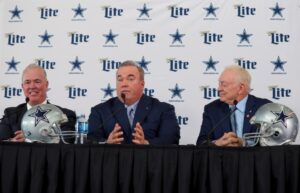 Read more about the article Old footage of Mike McCarthy admitting he lied to Jerry Jones to get the Dallas Cowboys job resurfaces