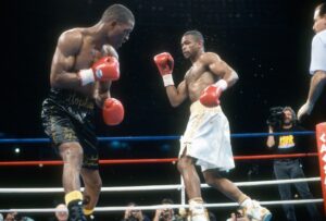 Read more about the article Roy Jones Jr dismantled boxing’s oldest-ever world champion with ‘one hand’ to achieve career milestone