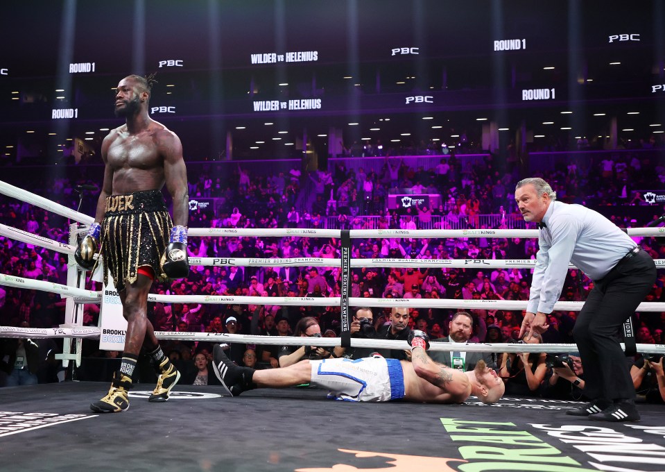 You are currently viewing Deontay Wilder cried after his last knockout win which saw him wipe out Robert Helenius with stunning one-punch KO