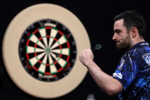 Read more about the article How far do you stand away from a dart board and how high is it? Nation gripped ahead of PDC world final