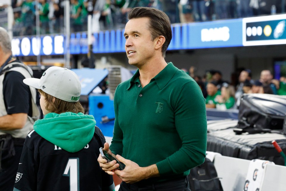 Read more about the article Wrexham owner Rob McElhenney wrote ‘It’s Always Sunny’ love letter to Eagles that featured Jason Kelce and Tom Brady Hail Mary