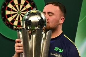 Read more about the article Luke Littler jets off on holiday after banking £500k – and surprises fans at pub darts competition