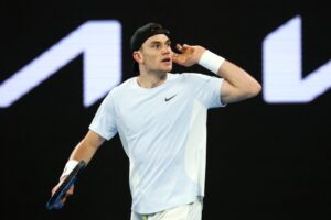 Read more about the article Jack Draper has brilliant reaction as 10,000 Aussies boo Brit in four-hour blockbuster Australian Open clash