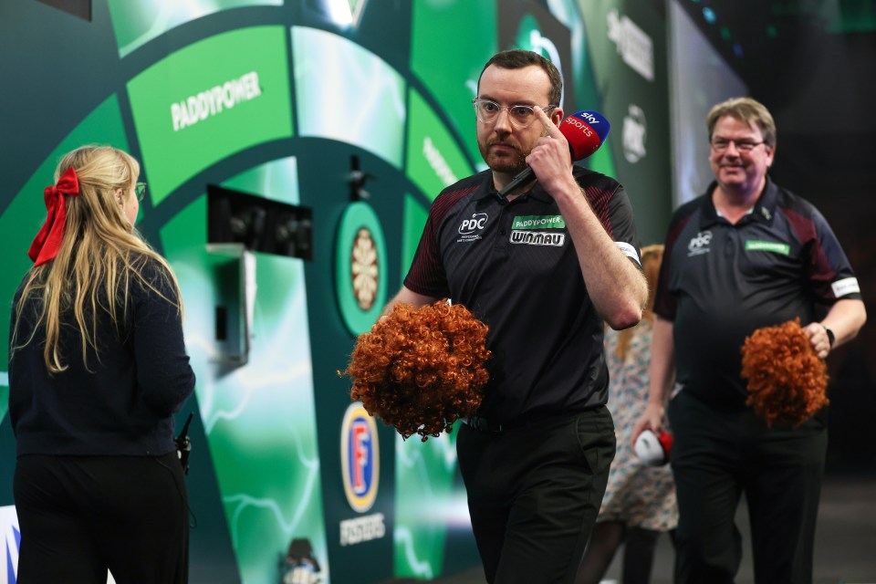 You are currently viewing Referee Huw Ware instantly creates history at World Darts Championship final