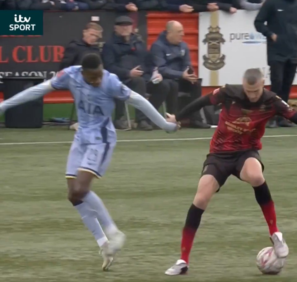 You are currently viewing ‘Take a bow’ – Tamworth star turns into prime Zinedine Zidane to beat Timo Werner and Pape Matar Sarr