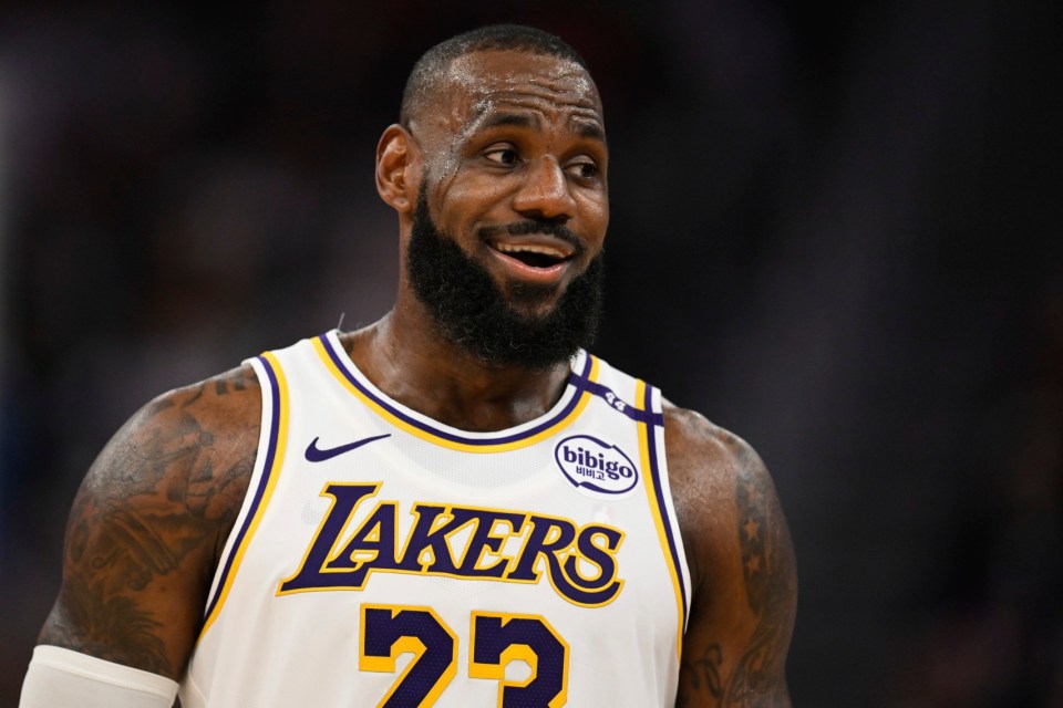 You are currently viewing ‘I was unguardable’ – LeBron tells Kelces how legendary pick-up game against Michael Jordan as 16-year-old really went down