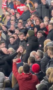 Read more about the article EFL captain spotted leading fan chant in away end during Hull City vs Middlesbrough