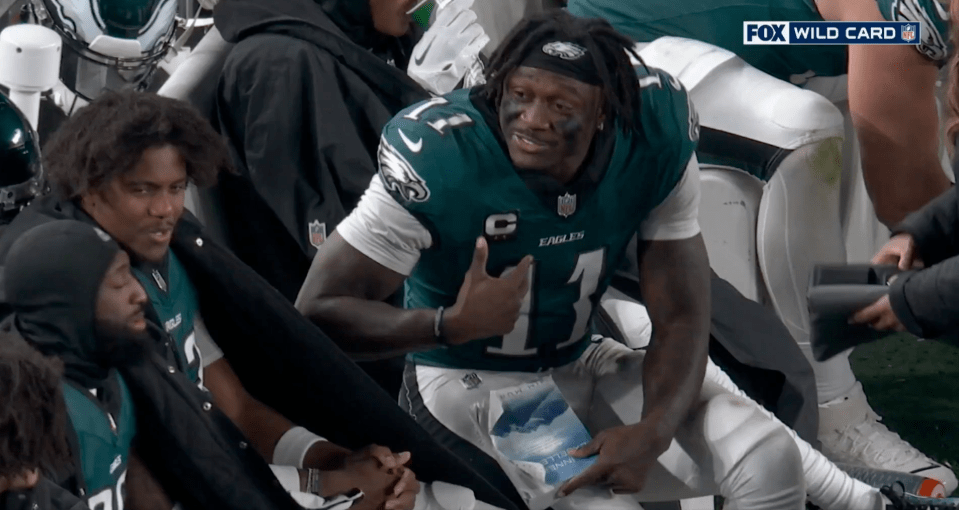 You are currently viewing Cameras capture odd moment between Eagles star receiver reading a book while on the bench during playoff game