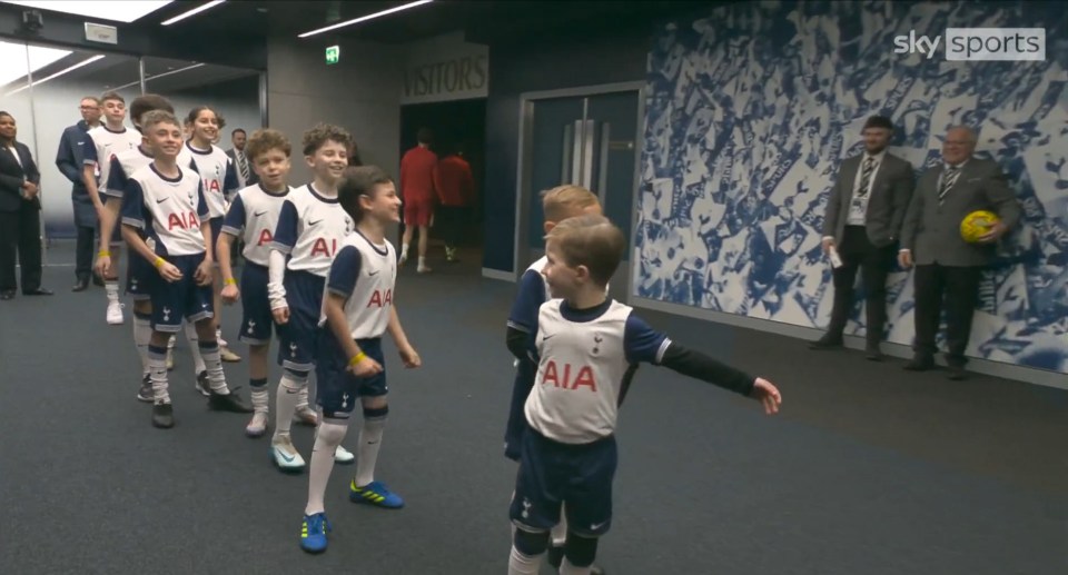 You are currently viewing ‘I’m sorry’ – Tottenham mascot who went viral for cheeky Virgil van Dijk comment calls talkSPORT