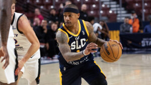 Read more about the article Ex-Celtic Isaiah Thomas erupts for 40 points in G League return