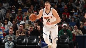 Read more about the article Giannis Antetokounmpo, Nikola Jokic top vote getters in early fan voting for NBA All-Star Game