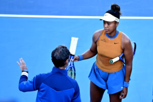 Read more about the article Naomi Osaka retires from Auckland final in tears with apparent injury, 1 week before Australian Open