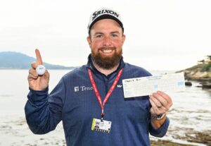 Read more about the article Guinness flows as Shane Lowry ‘completes golf’ and upstages Rory McIlroy