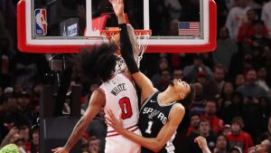 Read more about the article Watch Coby White with emphatic dunk that Victor Wembanyama cannot block, sparks Bulls win