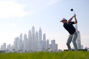 Read more about the article This American amateur is tied for first-round lead in Dubai and beating Rory McIlroy, Jon Rahm