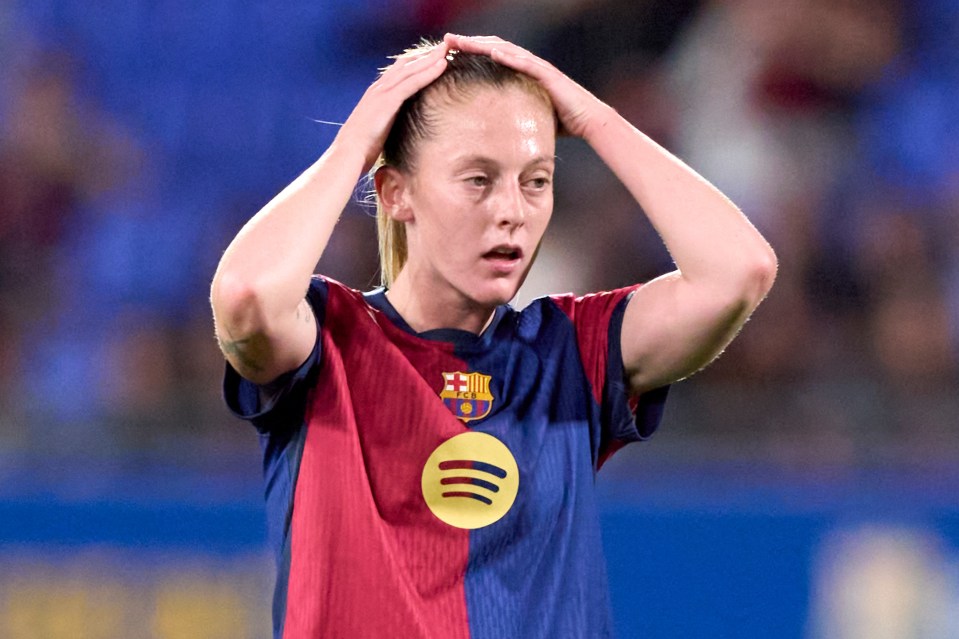 Read more about the article Barcelona and England star Keira Walsh in talks over stunning Deadline Day WSL transfer