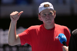 Read more about the article Alex Michelsen upsets Tsitsipas at the Australian Open and thanks his Mom