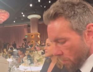 Read more about the article Hollywood star breaks unwritten rule at Golden Globes to watch Lions-Vikings