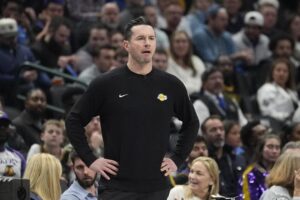 Read more about the article Lakers coach JJ Redick’s family evacuated from their home in Pacific Palisades