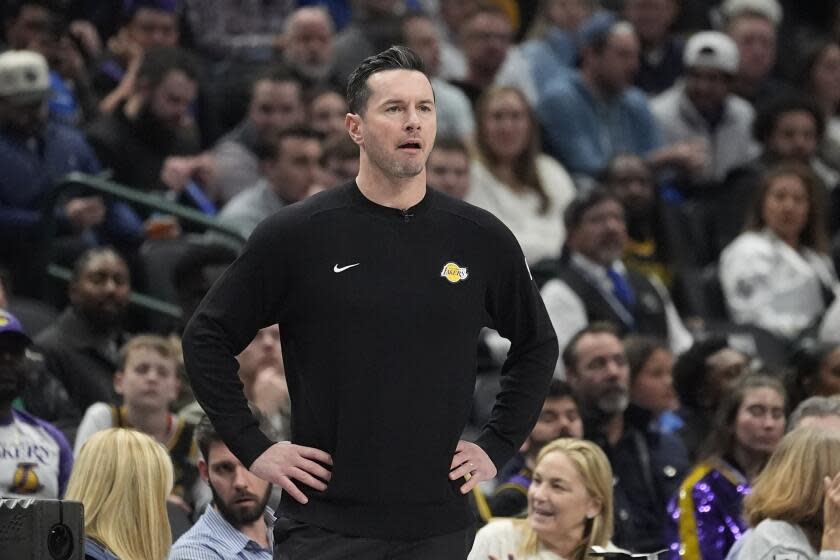 You are currently viewing Lakers coach JJ Redick’s family evacuated from their home in Pacific Palisades