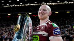 Read more about the article Captain Farrell signs new Wigan deal as Isa retires