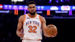 Read more about the article Knicks’ Karl-Anthony Towns dealing with bone chip in thumb, considered day-to-day