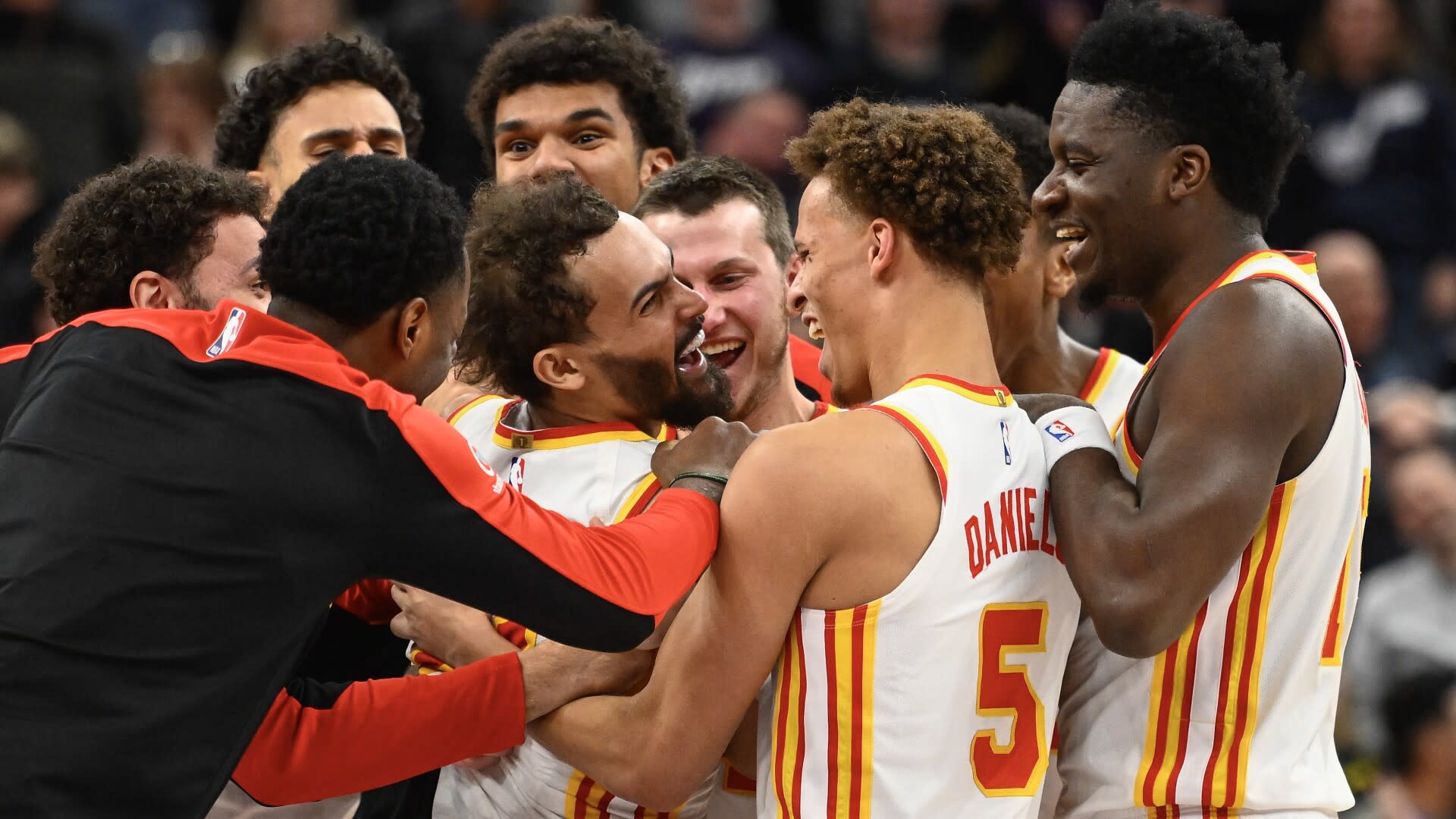 You are currently viewing Watch Trae Young’s game-winning buzzer-beater from beyond halfcourt to down Jazz