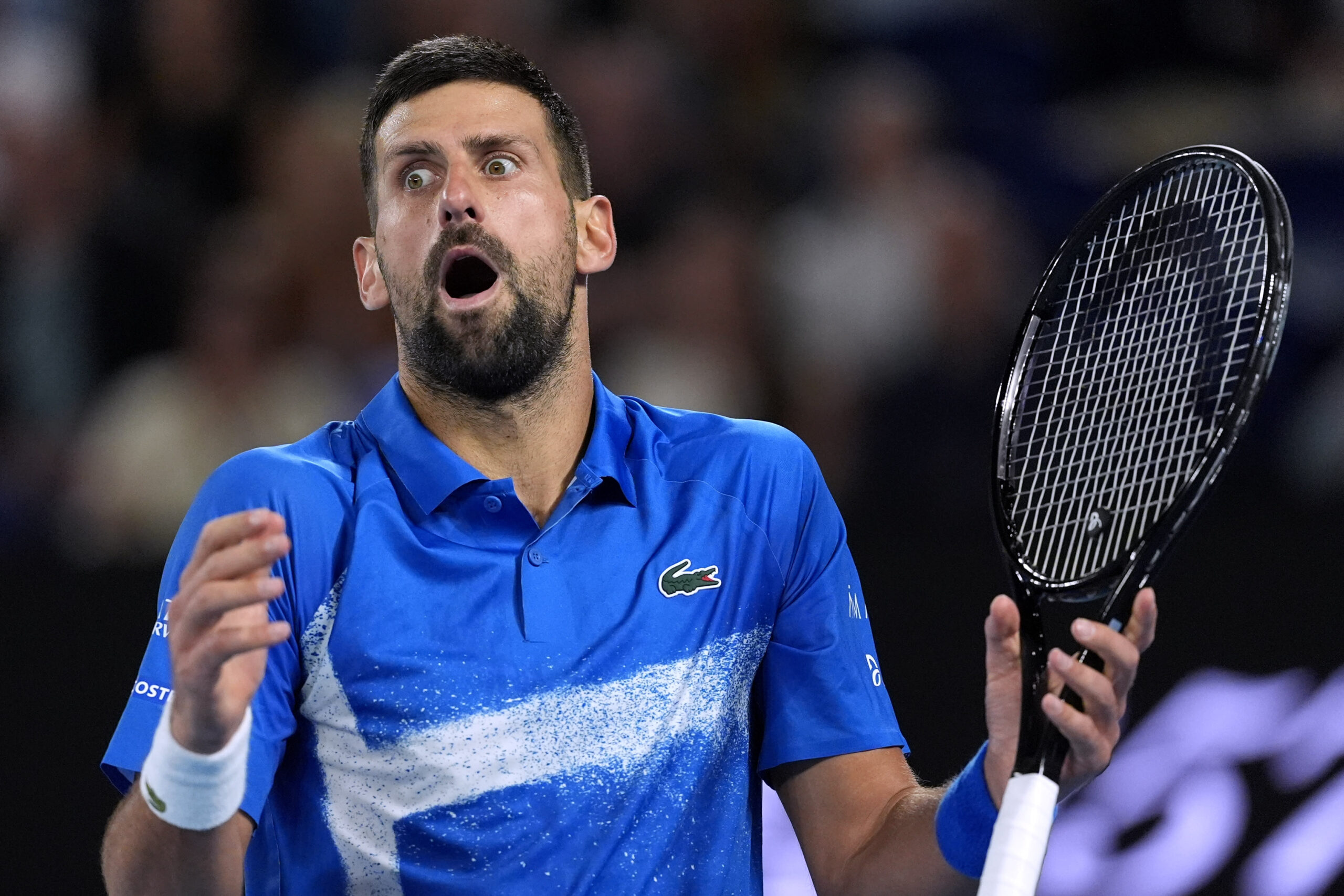 Read more about the article Novak Djokovic has trouble with his body and a fan but moves into the Australian Open’s 4th round