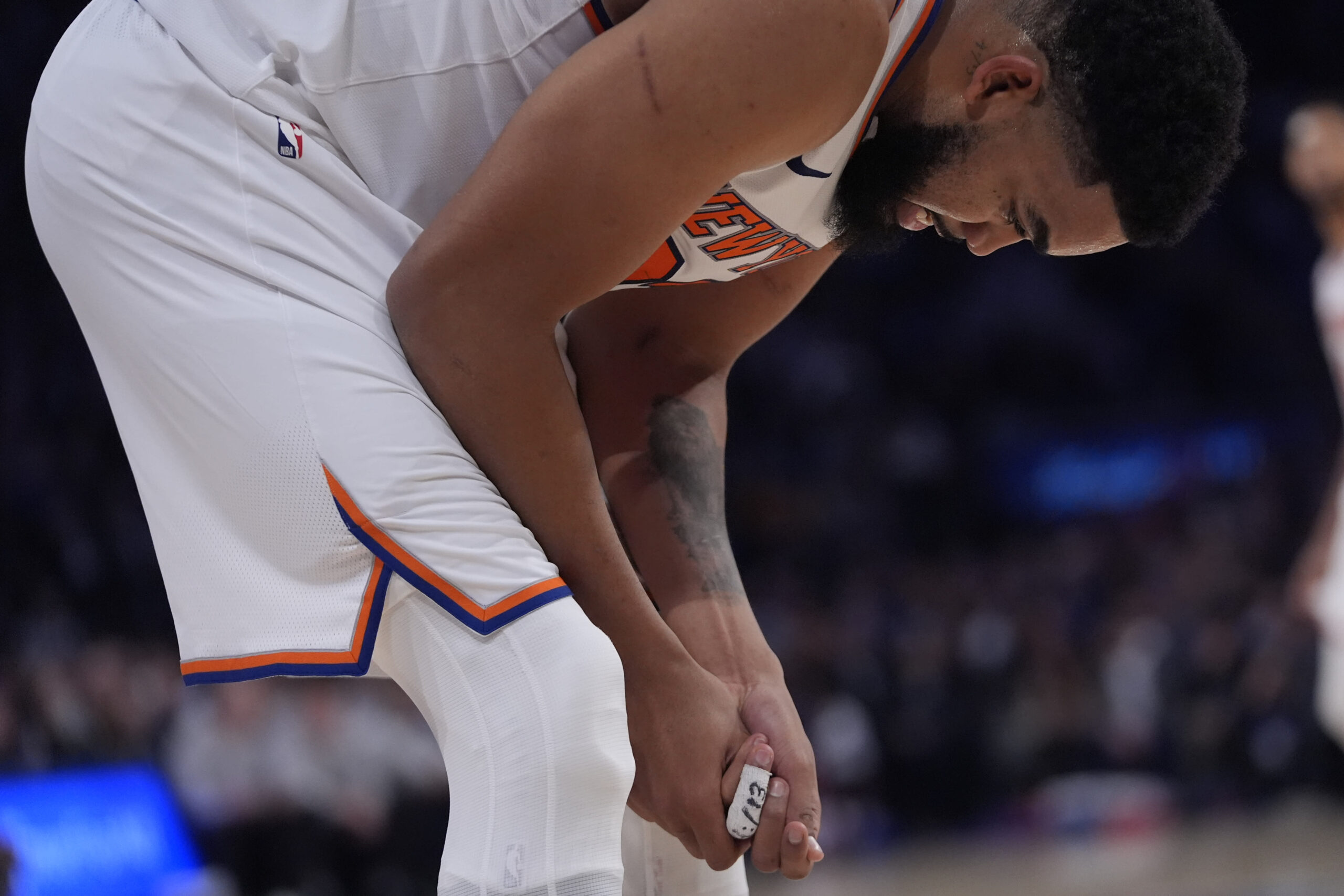 Read more about the article Knicks star Karl-Anthony Towns has bone chip in right thumb, reportedly expected to play through injury