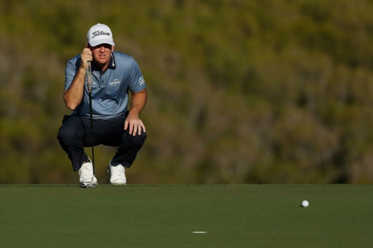 Read more about the article Rested Hoge grabs one-shot lead in Hawaii