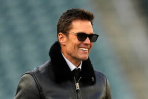 Read more about the article ‘How is this allowed?’ – Raging NFL fans beg for Tom Brady to be taken off ‘biased’ Detroit Lions playoff game