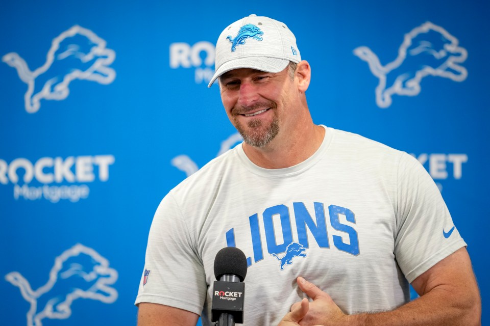 You are currently viewing Detroit head coach Dan Campbell unrecognizable from his long-haired playing days as no-nonsense Lion