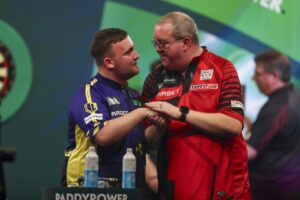 Read more about the article ‘Make it difficult’ – Stephen Bunting ‘too nice’ to Luke Littler during World Championship mauling as talkSPORT host makes plea