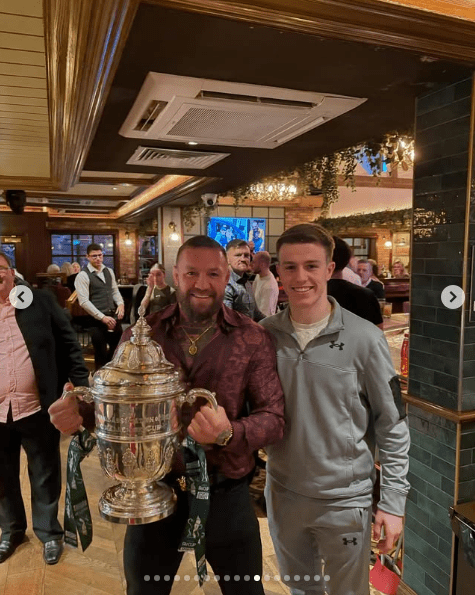 You are currently viewing Conor McGregor shares photos with Irish FA Cup after cousin wins famous trophy with Drogheda United