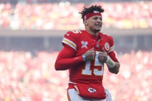 Read more about the article Kansas City Chiefs get huge boost with referee omen ahead of Texans clash but fans say same thing about Patrick Mahomes