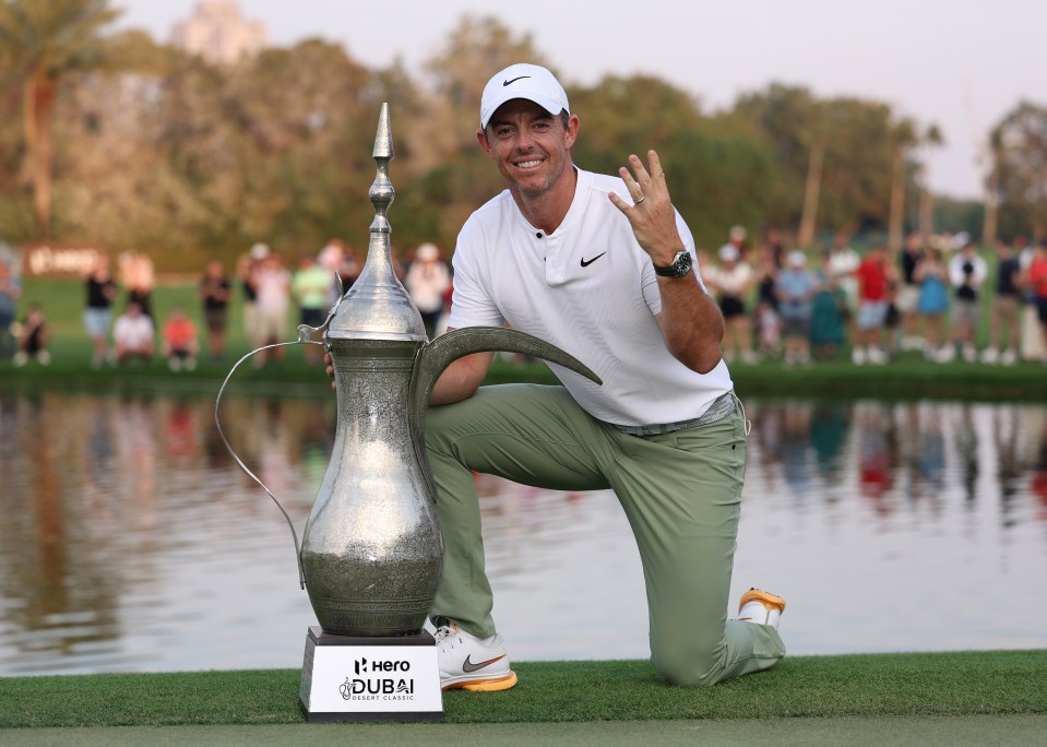 You are currently viewing Rory McIlroy takes in Borussia Dortmund game as he works on ‘having fun’ before season starts