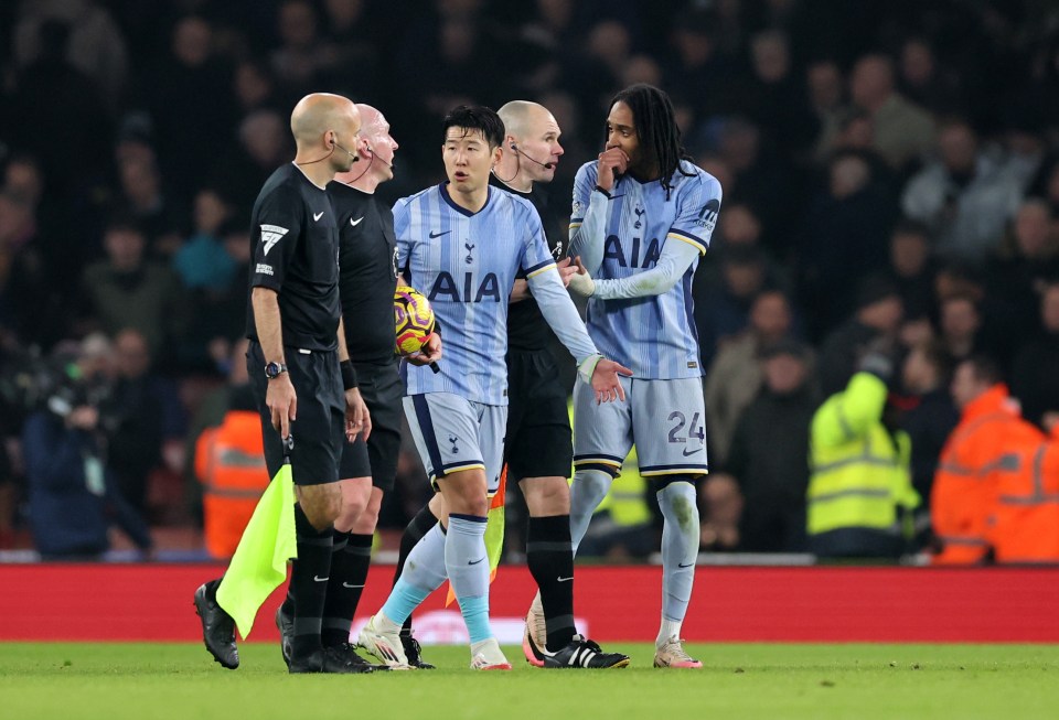 You are currently viewing Ashamed Tottenham fan says things have got so bad he breaks biggest unwritten football rule