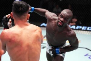 Read more about the article ‘That’s tough’ – UFC fighter Themba Gorimbo says family celebrated brutal UFC defeat that left Joe Rogan stunned